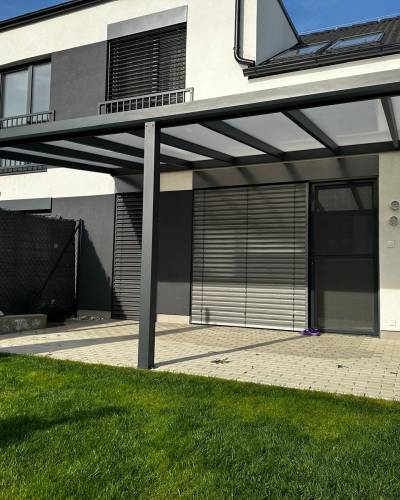 Pergola s polykarbonátovým zastrešením