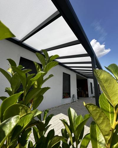 Pergola s prestrešením